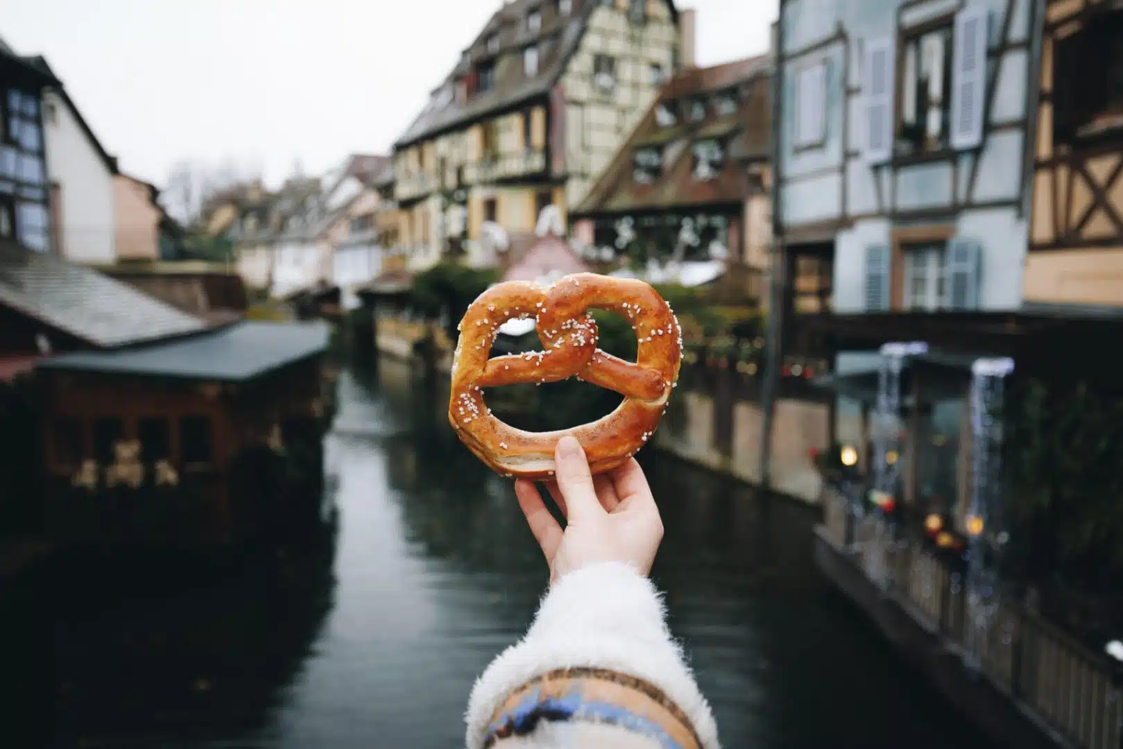 découvrez colmar, une destination insolite en alsace, où l'architecture médiévale rencontre des canaux pittoresques. explorez ses charmantes ruelles, savourez la gastronomie locale et laissez-vous envoûter par la beauté de cette ville, idéale pour un séjour hors du commun.