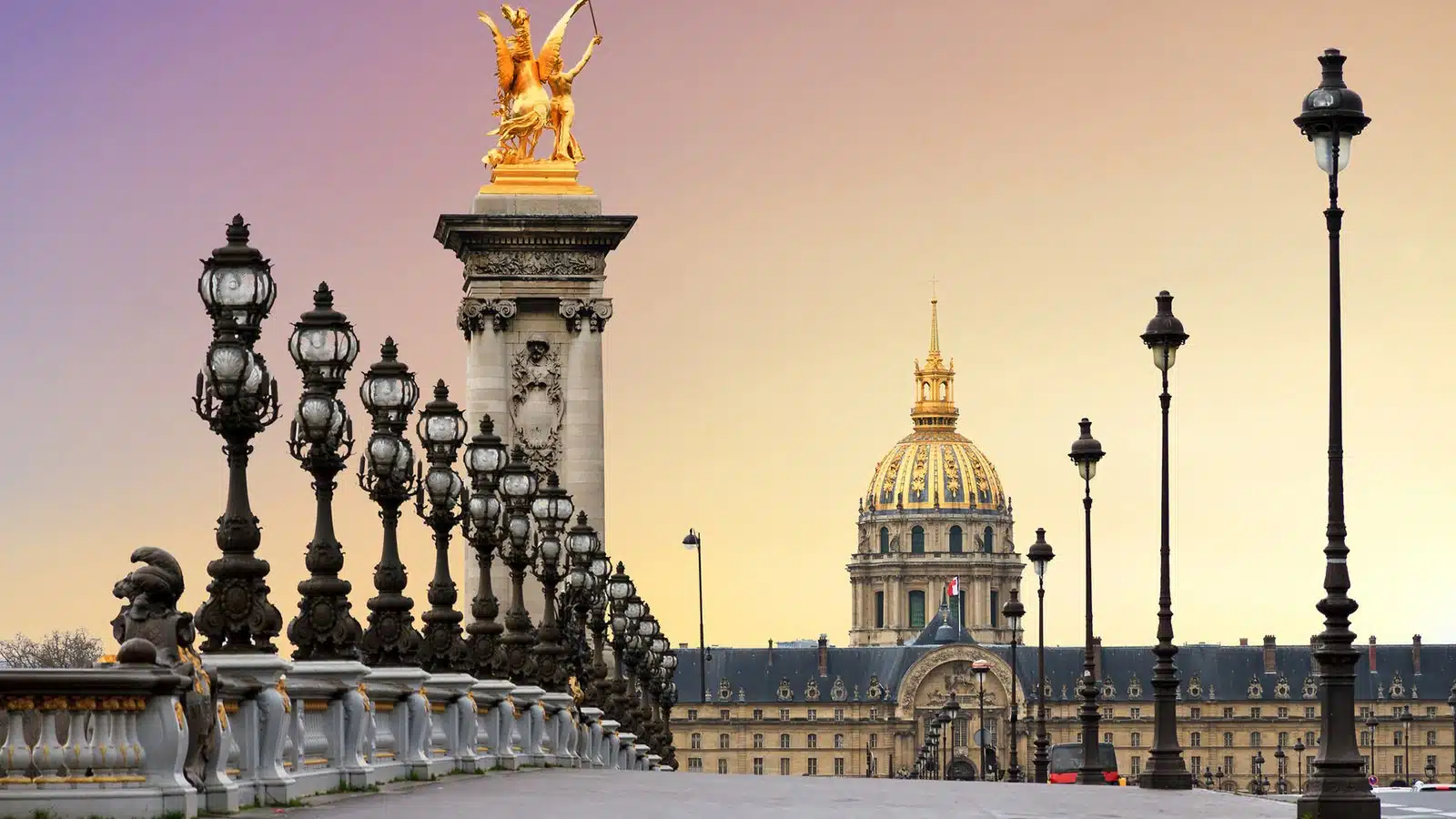 découvrez le riche patrimoine de paris, une ville emblématique où l'histoire, l'art et l'architecture se rencontrent. explorez ses monuments célèbres, ses musées de renommée mondiale et ses quartiers historiques qui racontent l'âme de la capitale française.